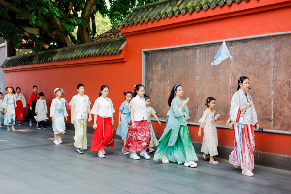 专业正规安全股票配资公司 “小史官”研学都市圈 千年三苏祠迎来成都少年